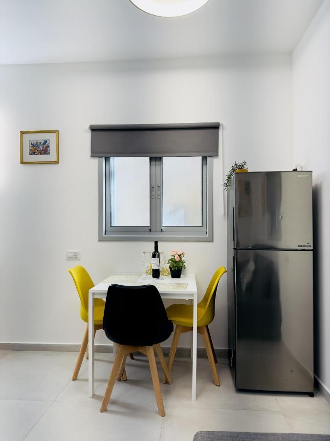 Amazing 2Rooms Apt In Bat Yam - Step By The Beach Exterior photo