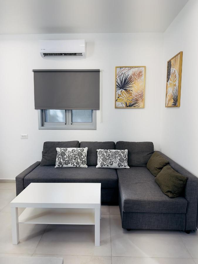 Amazing 2Rooms Apt In Bat Yam - Step By The Beach Exterior photo