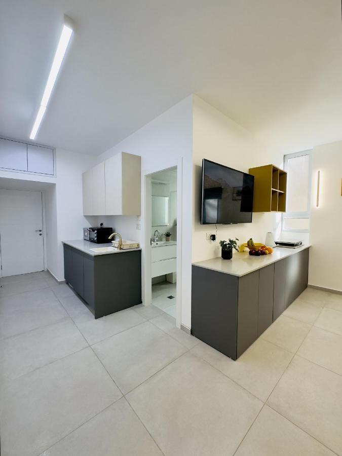 Amazing 2Rooms Apt In Bat Yam - Step By The Beach Exterior photo